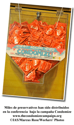 Miles de preservativos han sido distribuidos en la conferencia bajo la campaña Condomize www.thecondomizecampaign.org ©IAS/Marcus Rose/Workers' Photos